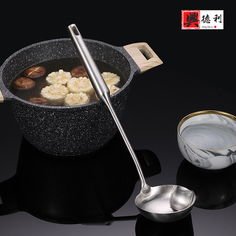 Steel Grease Strainer Thick round Handle Soup Spoon Confinement Oil Soup Separator Household Soup Ladle Oil Filter