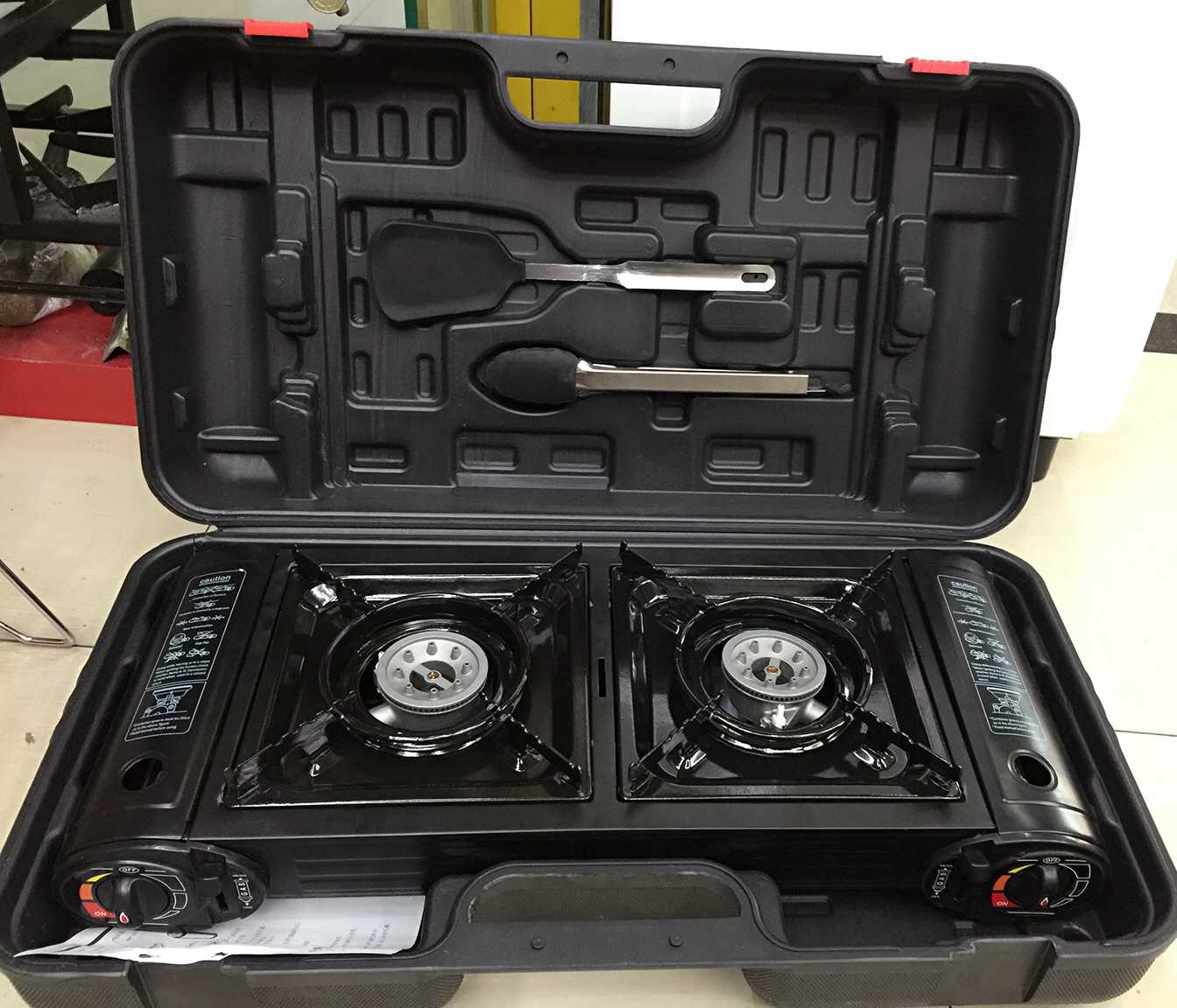 The piezoelectric ceramic ignition bifocal infrared stove