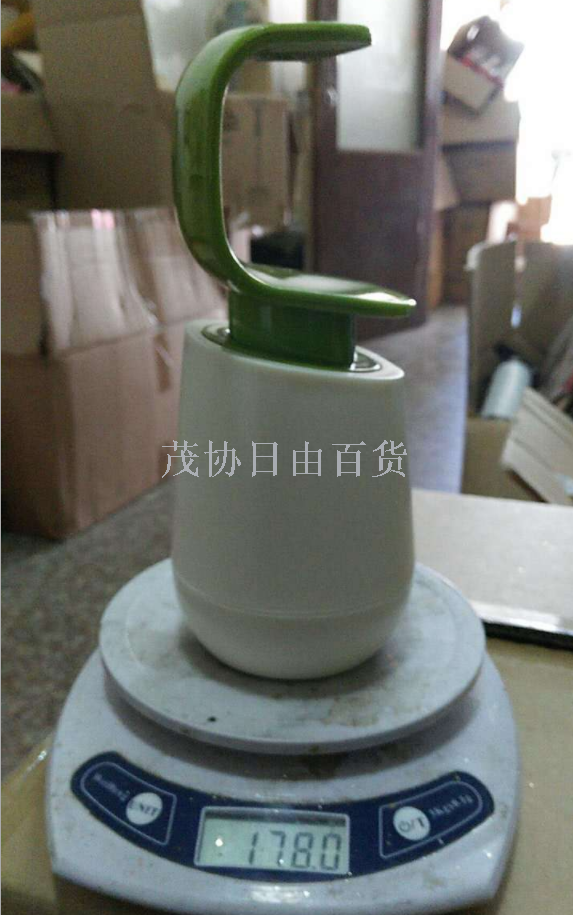 Soap bottle C one - handed hand - back pressure soap dispenser for hand sanitizer bottles