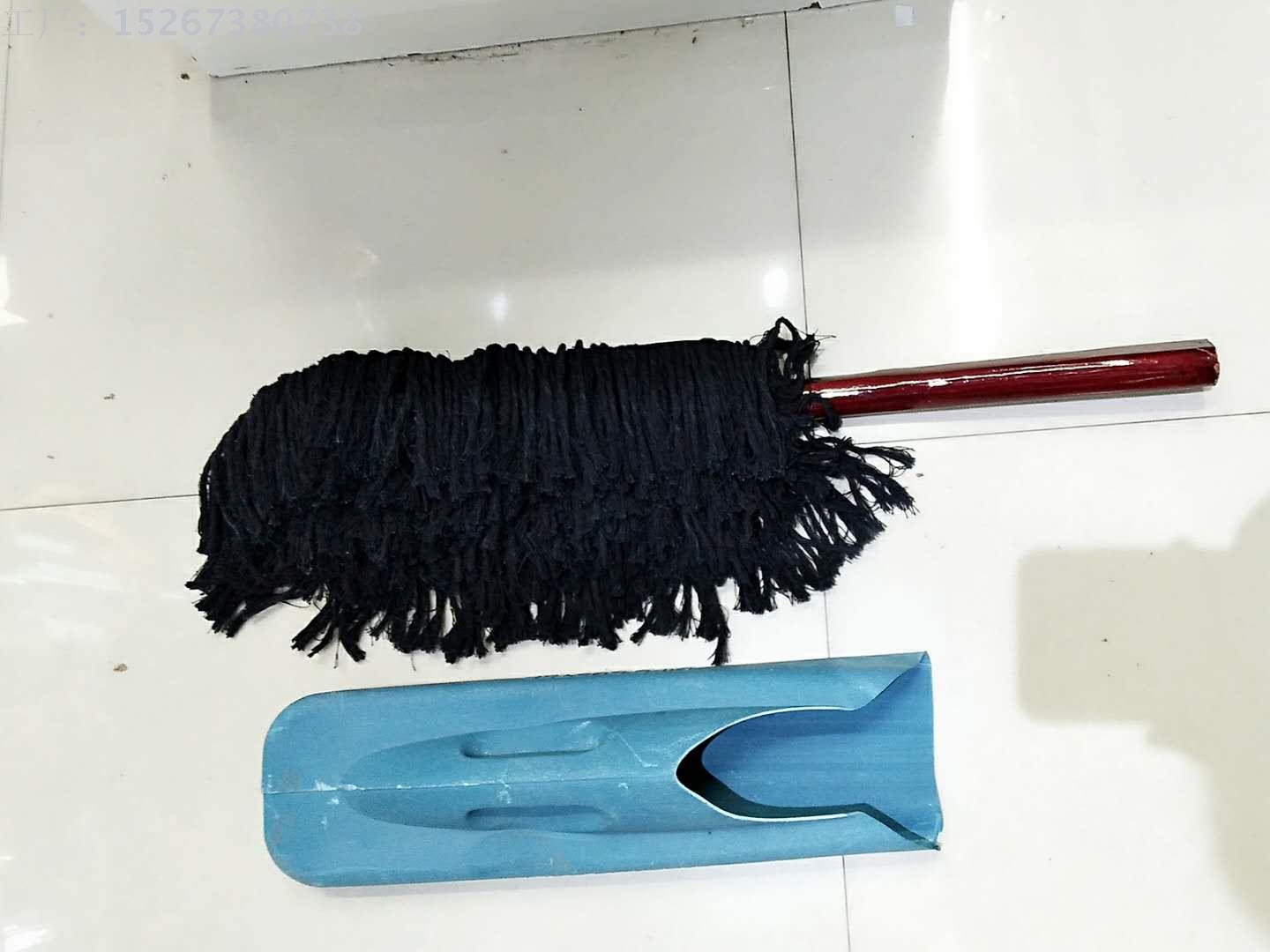 The wooden handle brushes the car wax brush the small wood to brush the brush car supplies to give the gift wood
