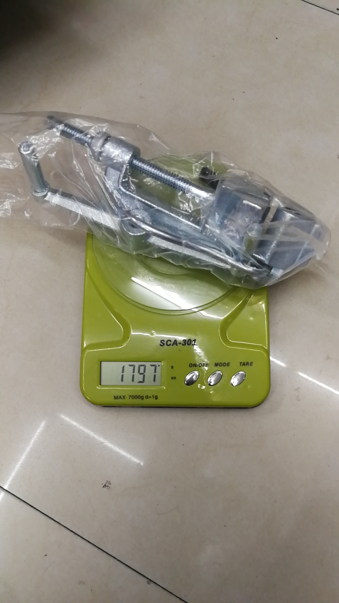 Instrument for Tightening and Cutting Steel Tape