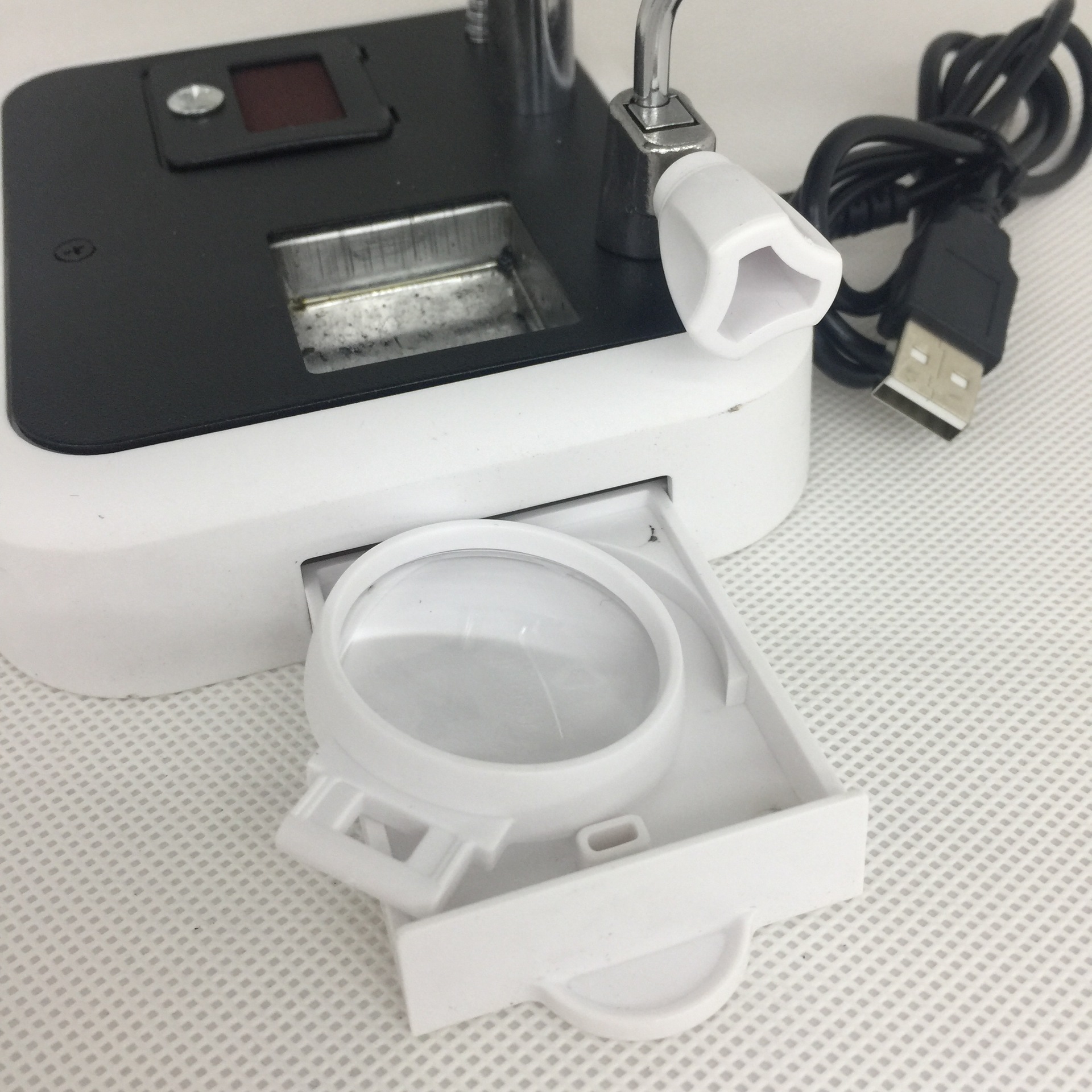 New multi-function LED auxiliary clamp iron bracket welding repair plug/desk clamp magnifier