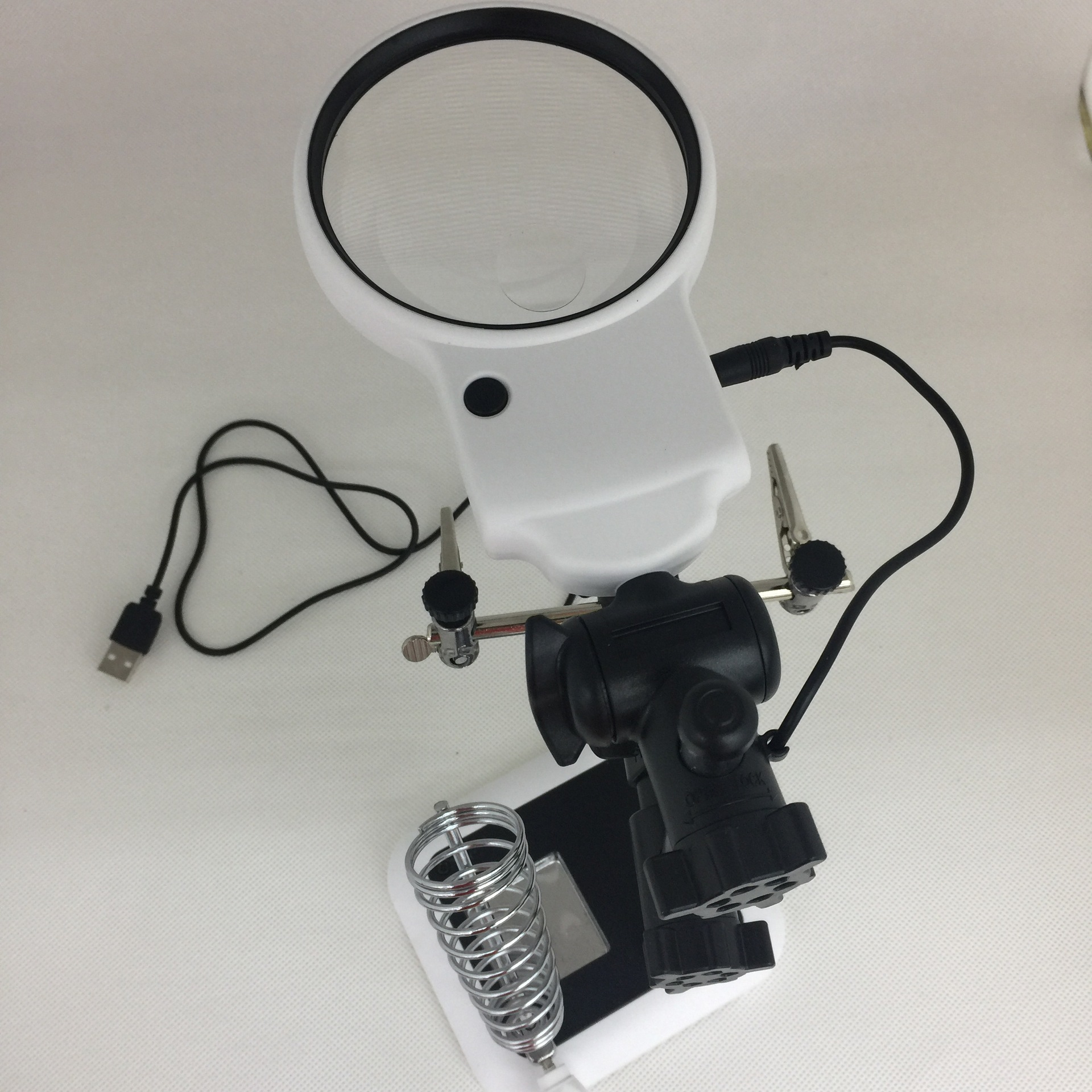 New Multi-Functional Led Auxiliary Clamp Electric Luo Iron Bracket Welding Repair Plug-in/Battery Desktop Clip Magnifying Glass