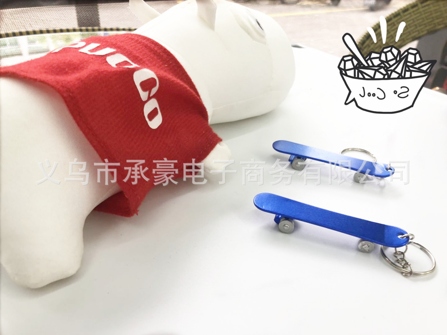 Named \&#034;Supply\&#034; environmentally friendly aluminum alloy slide plate bottle opener metal bottle opener aluminum key chain pendant creative driver