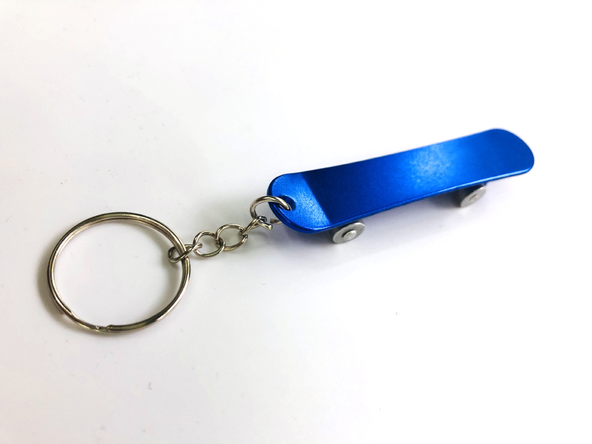 Named \&#034;Supply\&#034; environmentally friendly aluminum alloy slide plate bottle opener metal bottle opener aluminum key chain pendant creative driver