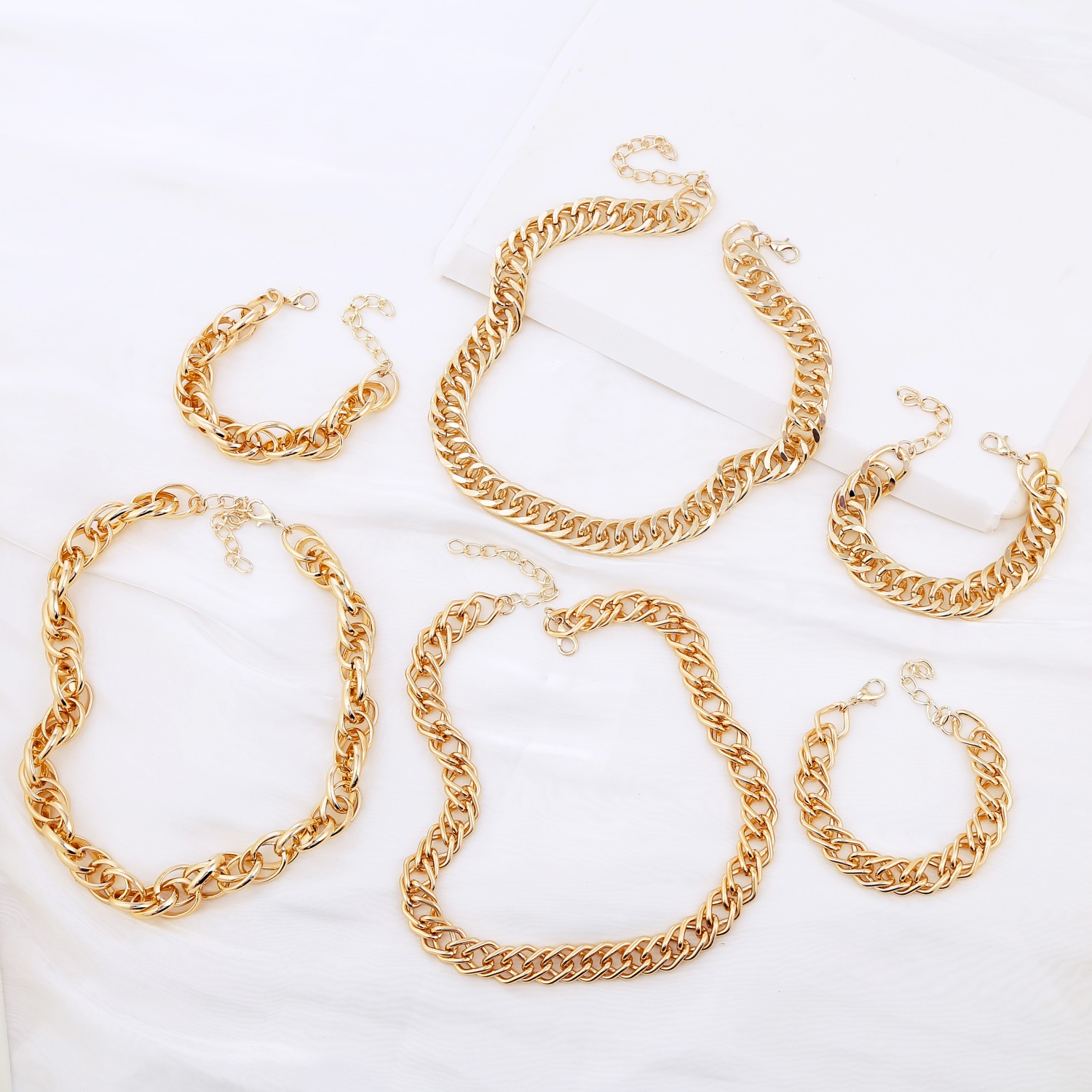 Cross-Border Hot Sale Eye-Catching Accessories Hip Hop Style Non-Fading Simple NK Aluminum Alloy Necklace High-Grade Sweater Chain For Women