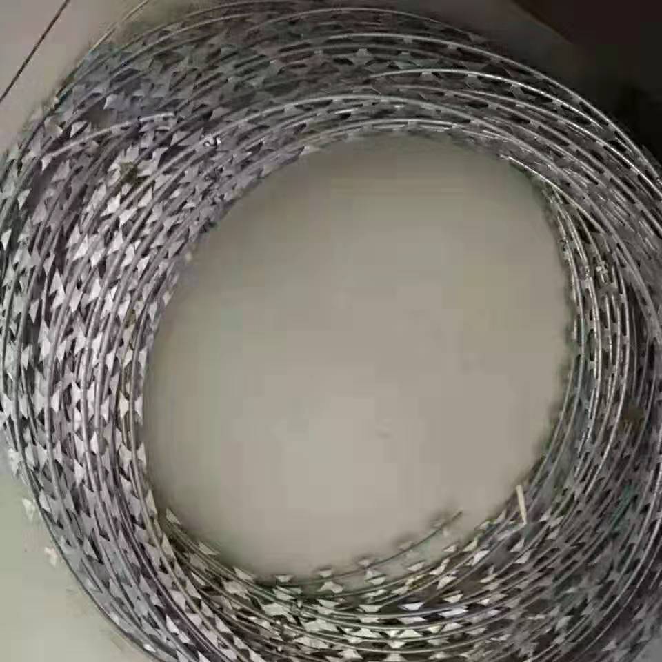 Manufacturer direct sale BTO-10 BTO-15 BTO-22 Razor Barbed Wire highway fence bayonet isolation netting