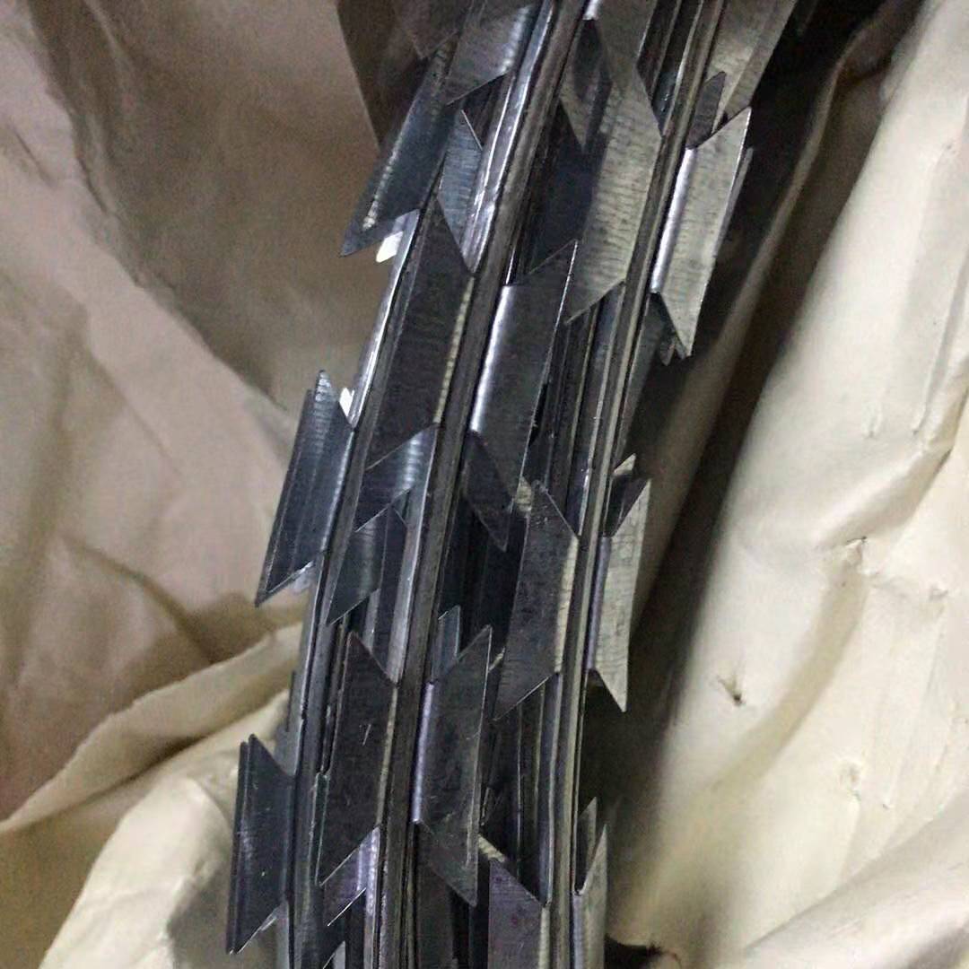 BTO-22 Razor barbed wire 4mm wire diameter 45cm outside diameter of each bundle 4 kg Rzaor barbed wire Export to Africa