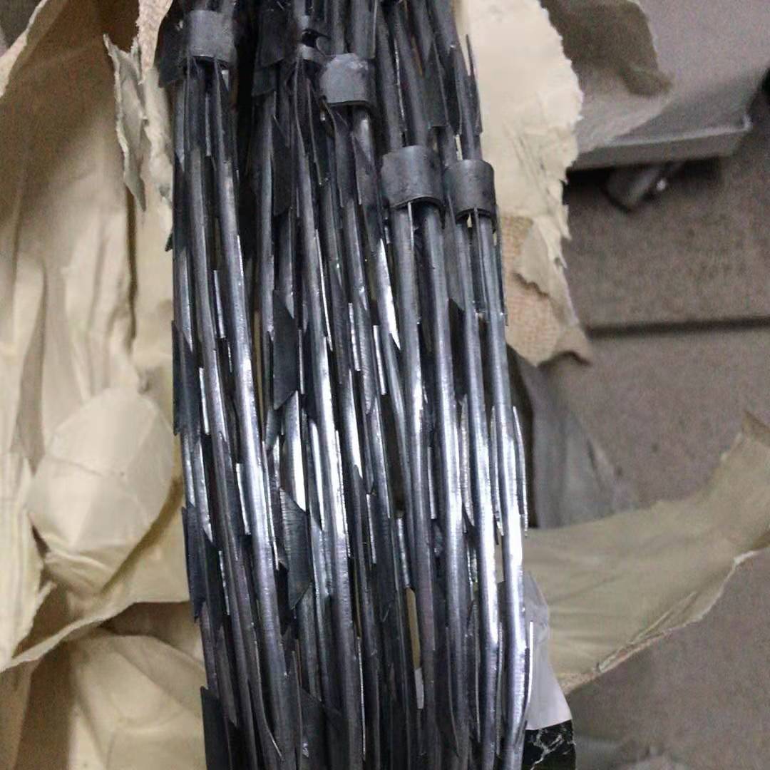 BTO-22 Razor barbed wire 4mm wire diameter 45cm outside diameter of each bundle 4 kg Rzaor barbed wire Export to Africa