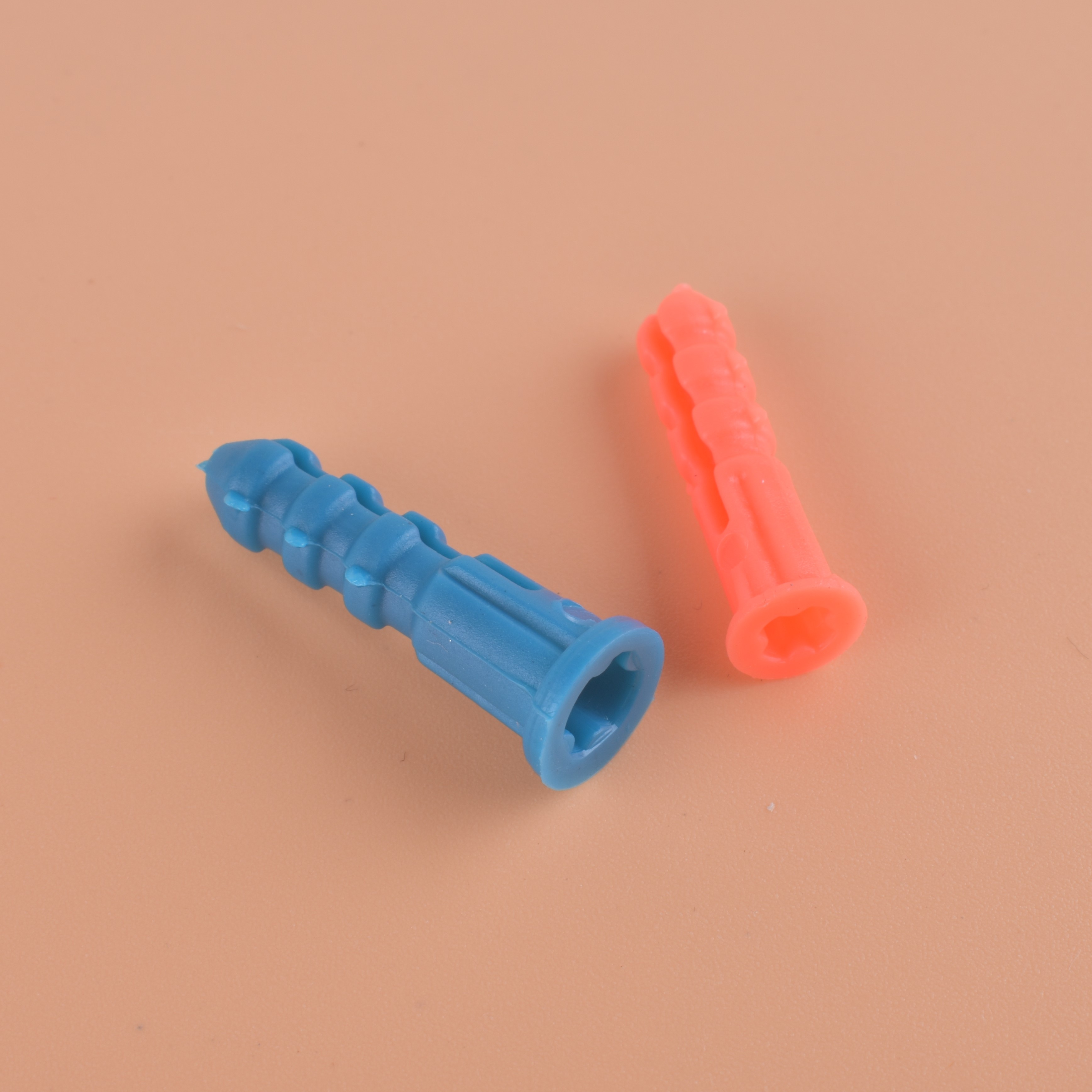 Plastic expansion pipe 68pc common hook plated copper cup hook with self-aligning screw nail.