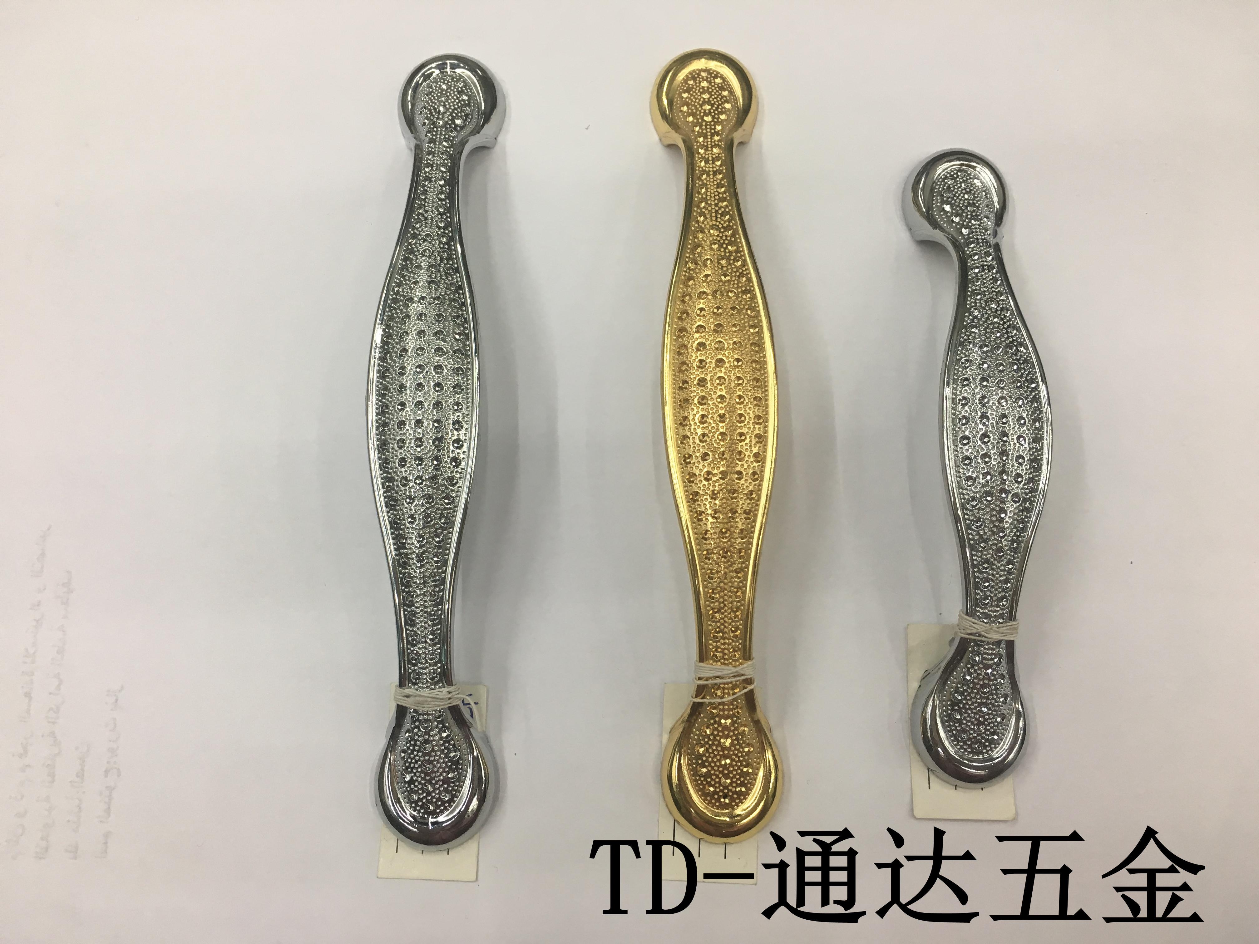 Tongda hardware modern zinc alloy handle light drill simple cabinet door handle drawer small handle