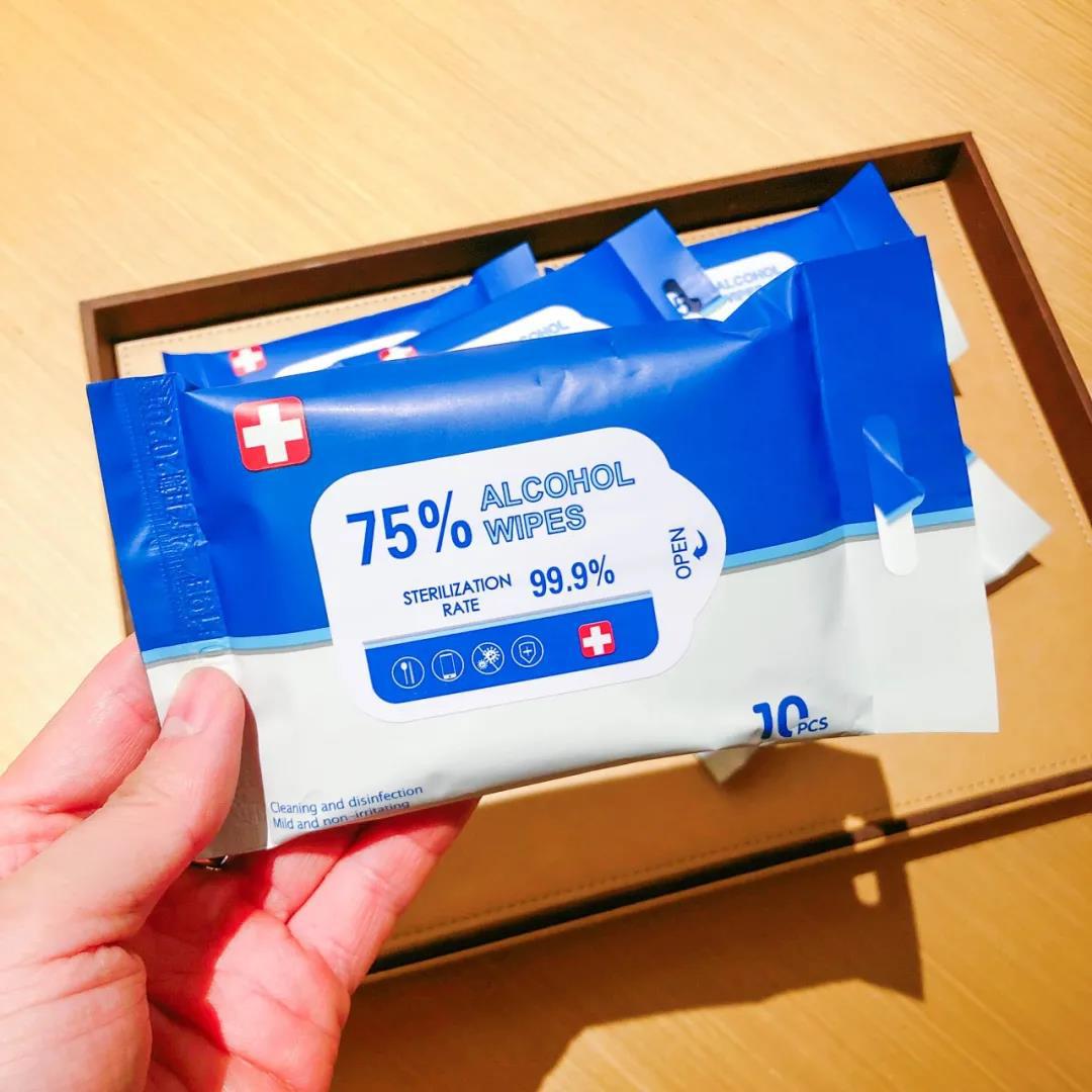 Wet Wipe Disposable Disposable Student Children English Small Package 10 Pieces Alcohol Disinfection Wet Tissue