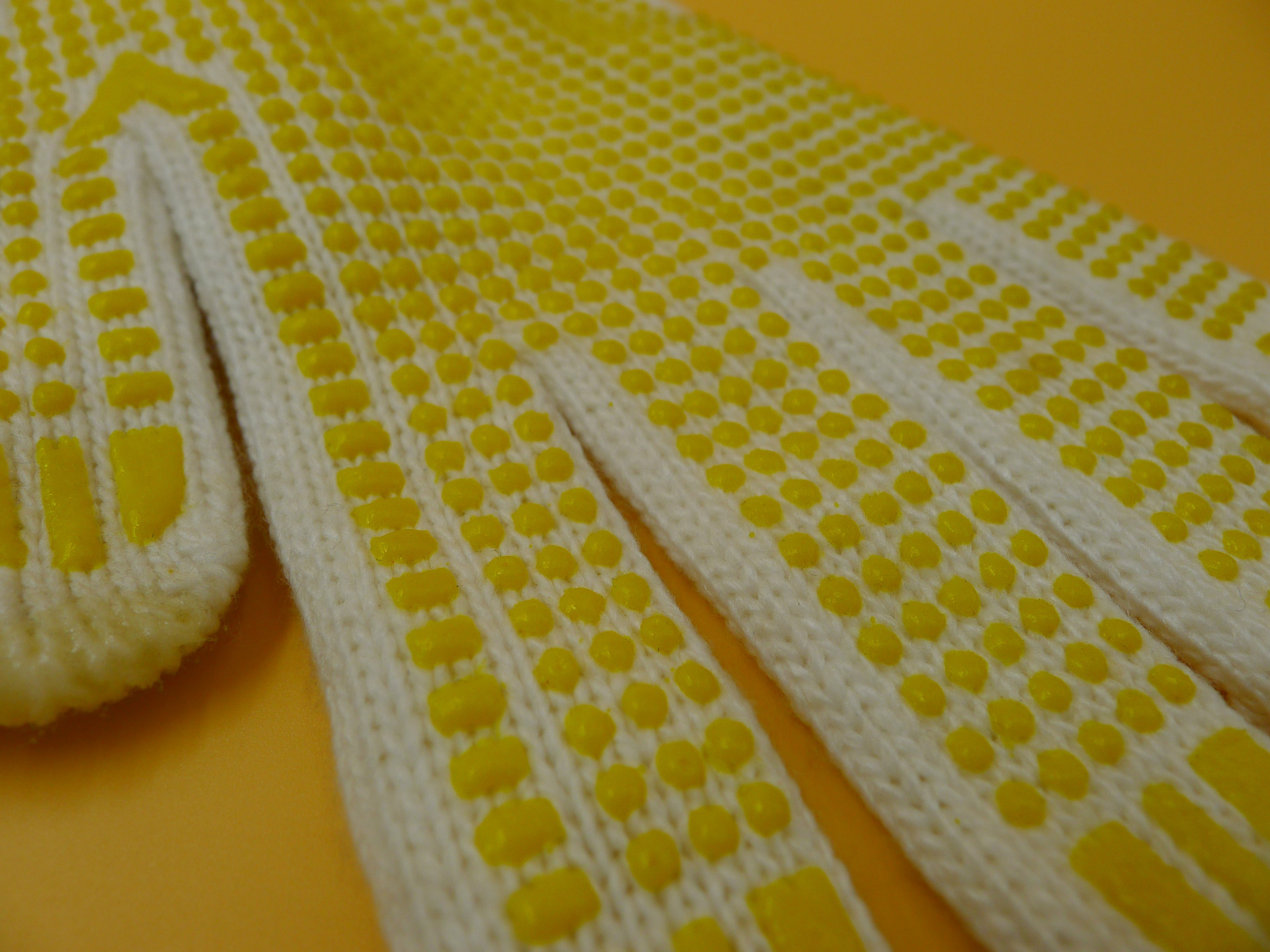 Manufacturer direct selling wear - resistant computer machine woollen cloth 10 needle yellow point plastic gloves point