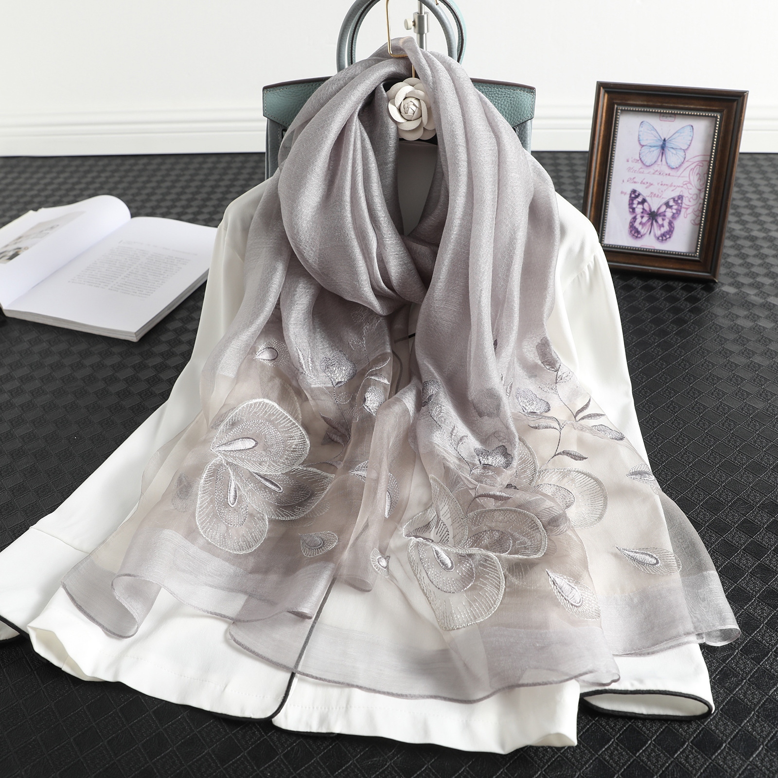 2022 Autumn and Winter New Embroidered Scarf Silk Silk Wool Embroidered Scarf Women&#039;s All-Match Summer Sunscreen Shawl Wholesale