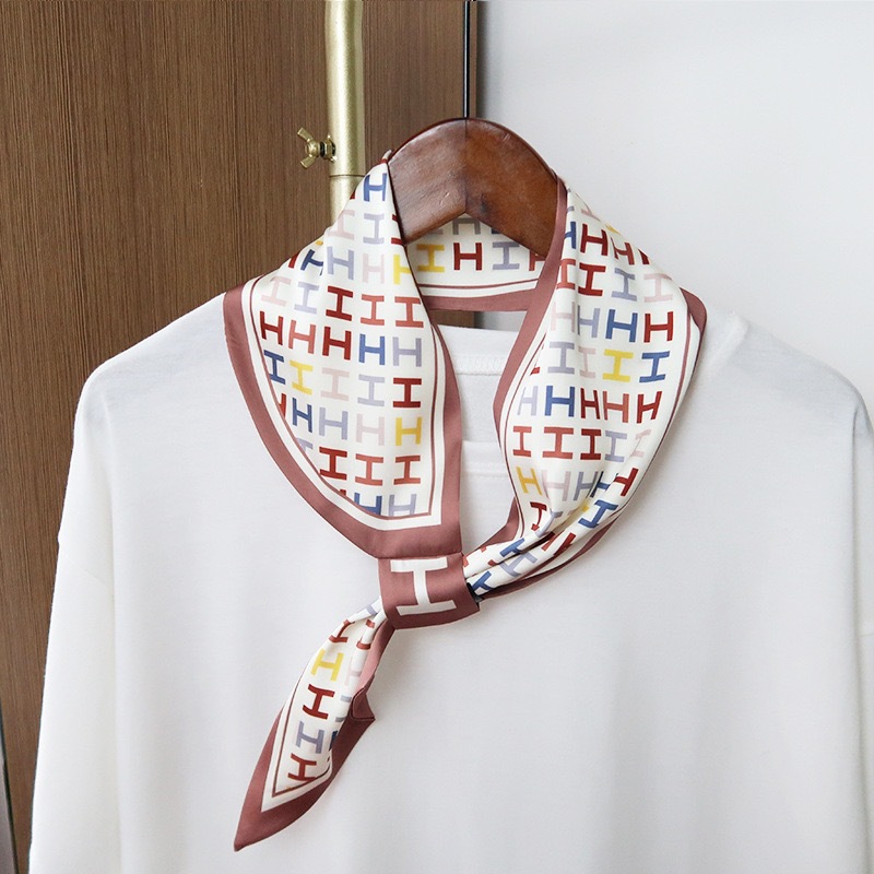 2020 New Letter Printing Small Scarf Fashion Korean Multi-Functional Scarf Hair Band Handbag Handle Wrap Imitated Silk Scarves