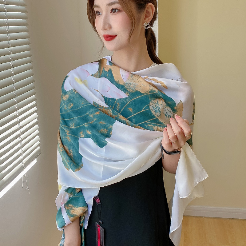 Printed Scarf Female Sun Protection for Four Seasons Silk Scarf Mulberry Silk Gift Scarf Beach Shawl Printing Scarves