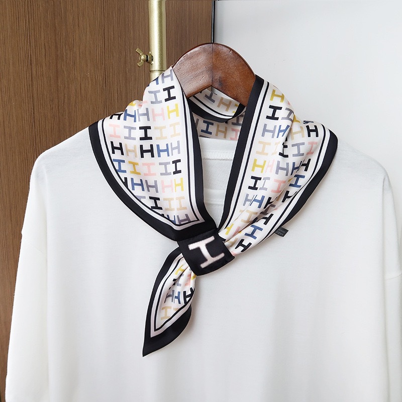 2020 New Letter Printing Small Scarf Fashion Korean Multi-Functional Scarf Hair Band Handbag Handle Wrap Imitated Silk Scarves