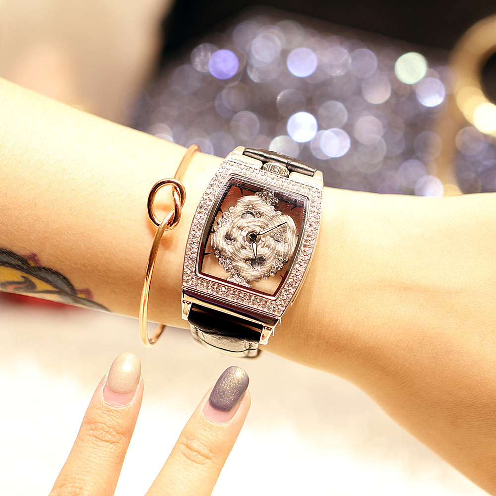 Same Counter Authentic Fashion Women &#039;S Watch Diamond Good Luck Comes Leather Belt Waterproof Micro Luminous Watch