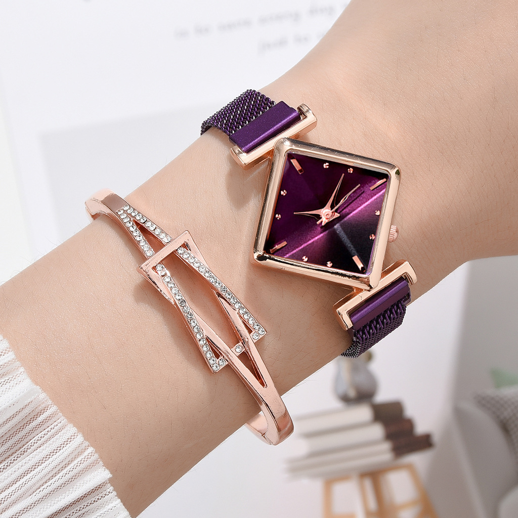 BestSeller on Douyin Watch Women&#039;s Simple and Stylish Personality Diamond Watch Fashion Combination Set in Stock Whole