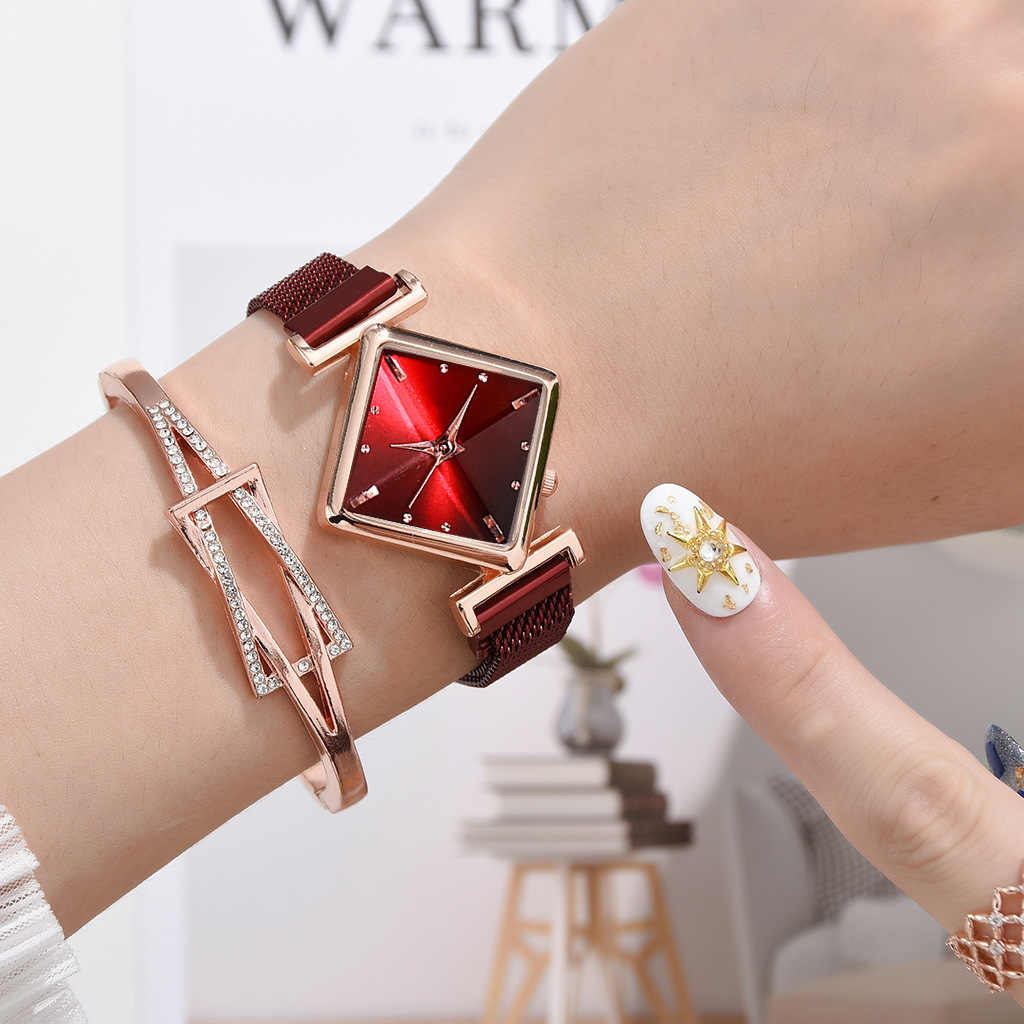 BestSeller on Douyin Watch Women&#039;s Simple and Stylish Personality Diamond Watch Fashion Combination Set in Stock Whole