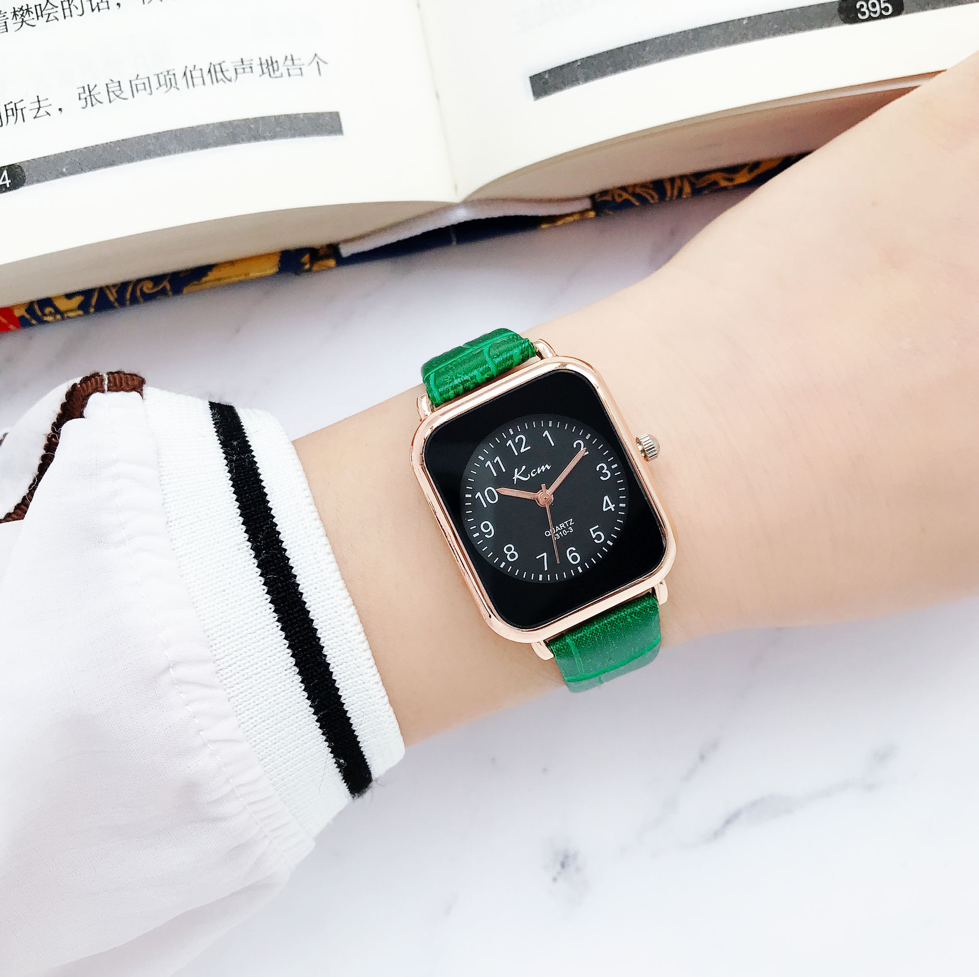 Korean Style Simple Fashion Vintage and Little Fresh Dial Female Student Quartz Leather Watch Strap Digital Casual Women&#039;s Watch Wholesale