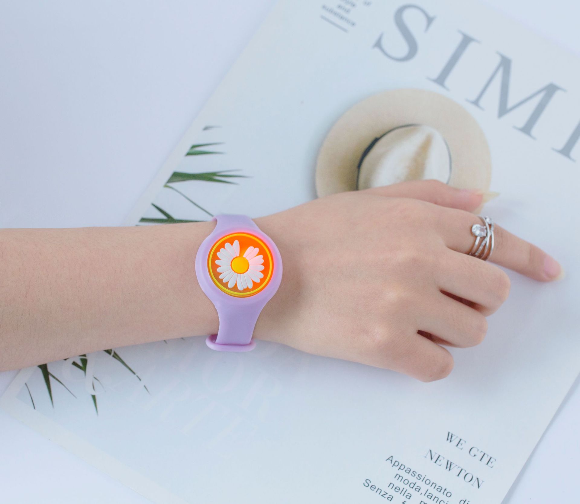 Light-Emitting Mosquito Repellent Children&#039;s Bracelet Independent Boxed Cartoon Luminous Children&#039;s Flash Mosquito Repellent Soft Rubber Watch in Stock