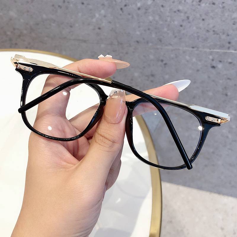New Oval Frame Anti-Blue Light Glasses Men and Women Elegant Plain Face Small Plain Glasses Metal Glasses Myopia Glasses