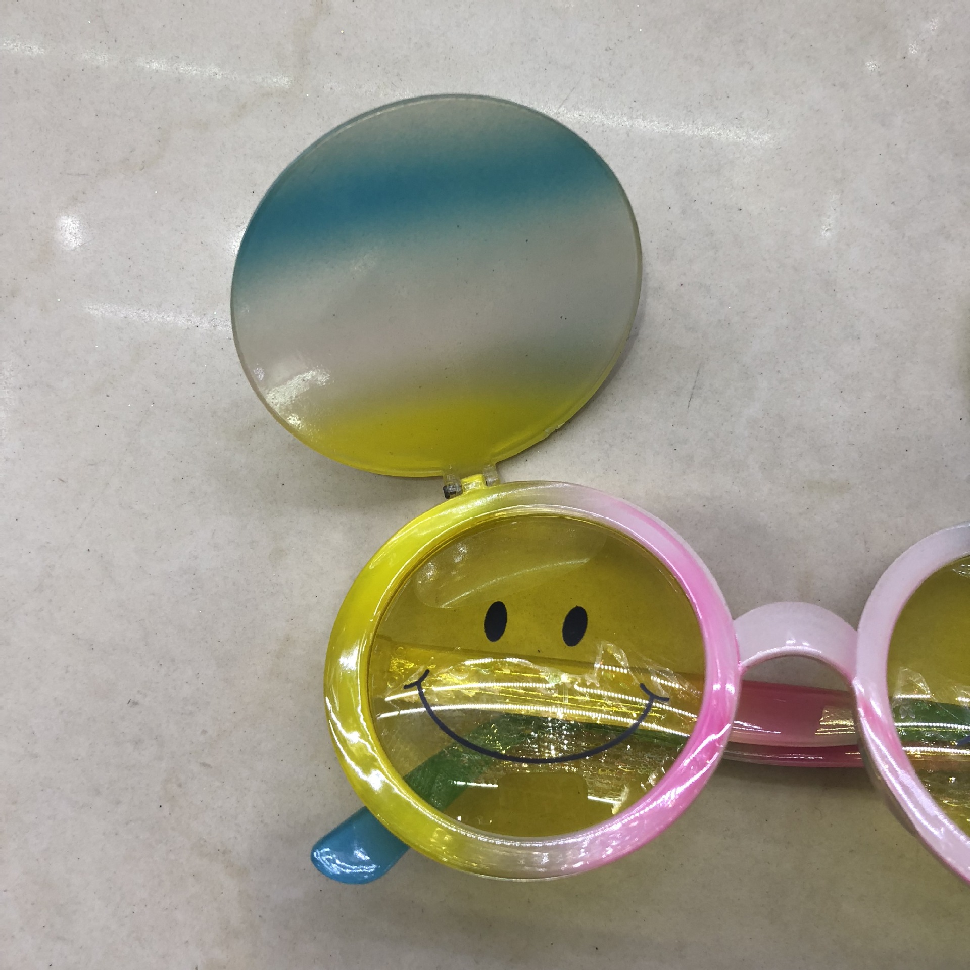 Flip Glasses Children Sunglasses Boys and Girls Smiley Face round Flip Anti-Glare Sunglasses Party Funny Glasses