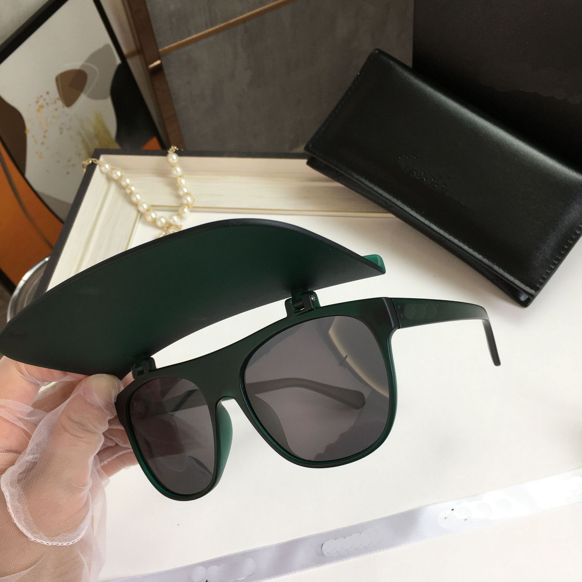 Flip Glasses Fashion Internet Celebrity Same Type European and American Style Sunglasses Men and Women Outdoor Sunshade