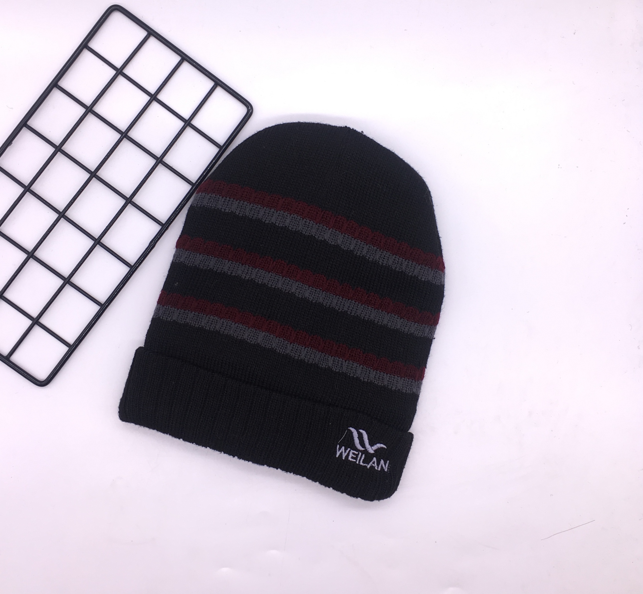 The new style of men&#039;s jacquard and fleece knitted hat is suitable for children of chaozhou embroidery