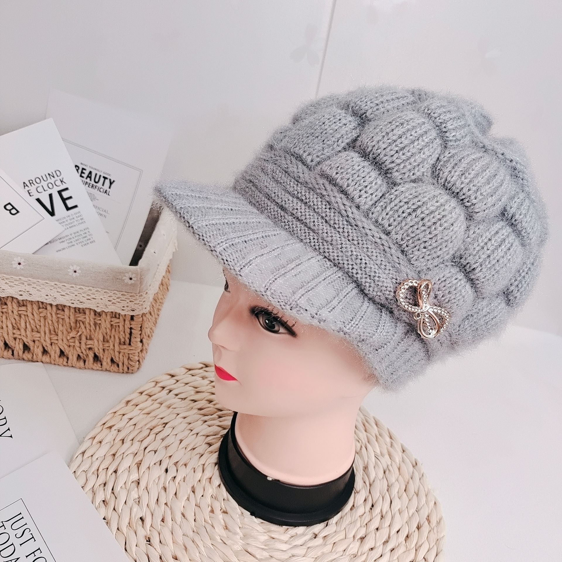 21 Autumn and Winter New Old Lady Knitted Hat Fleece Lined Padded Warm Keeping Wool Female Cap Fashion Mom Woolen Cap