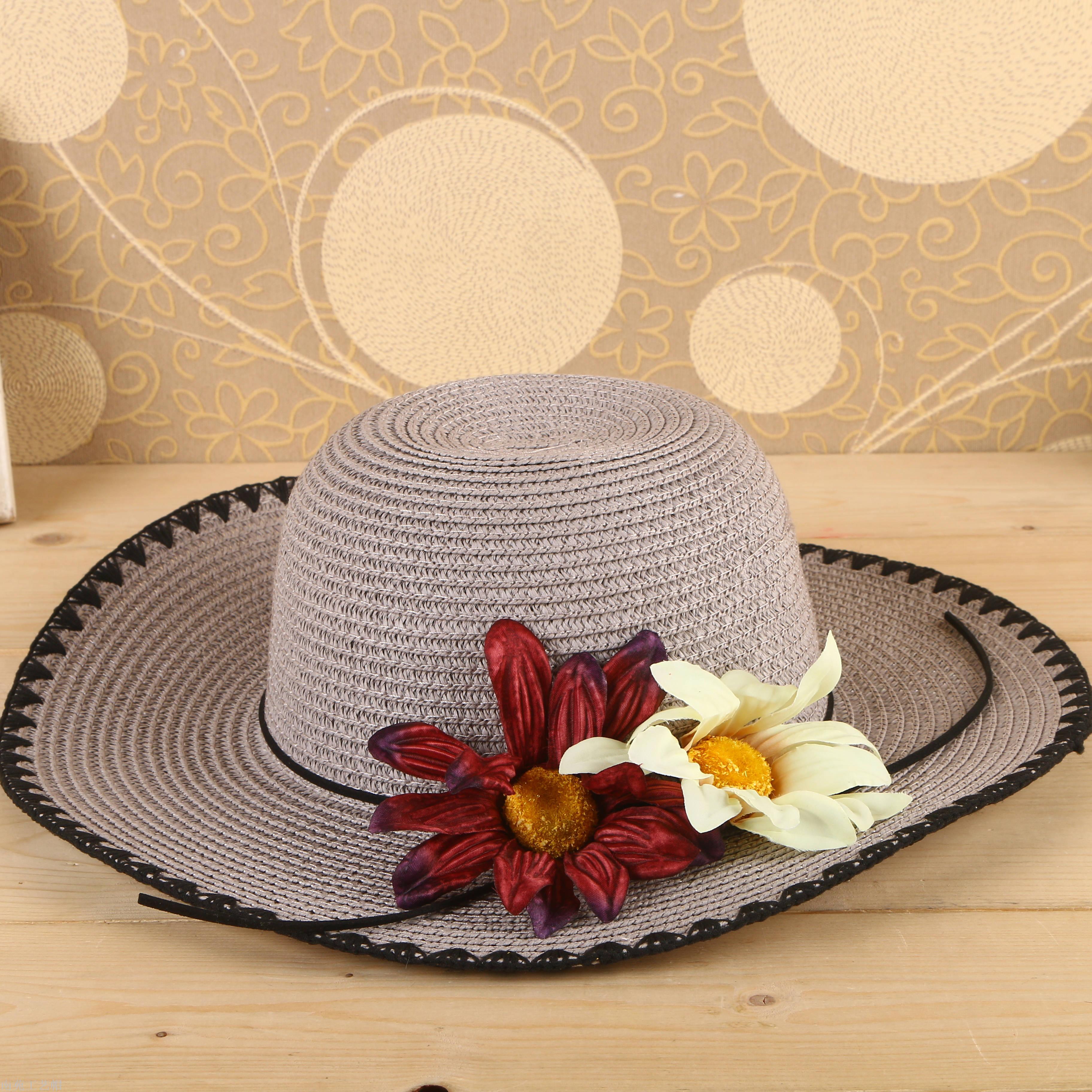 Children&#039;s straw hat summer beach hat sun hat han version of the flower can be folded in a big hat.