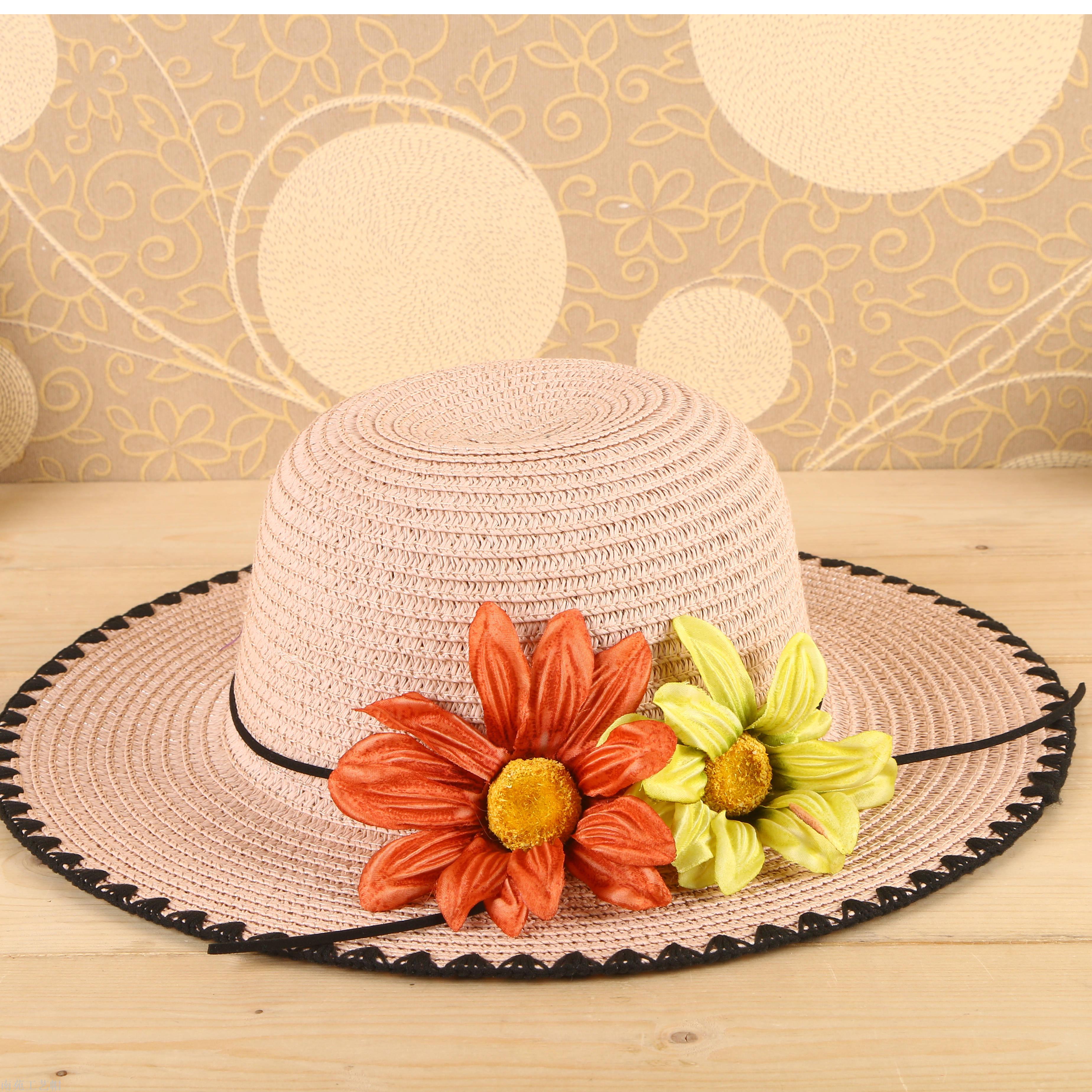 Children&#039;s straw hat summer beach hat sun hat han version of the flower can be folded in a big hat.
