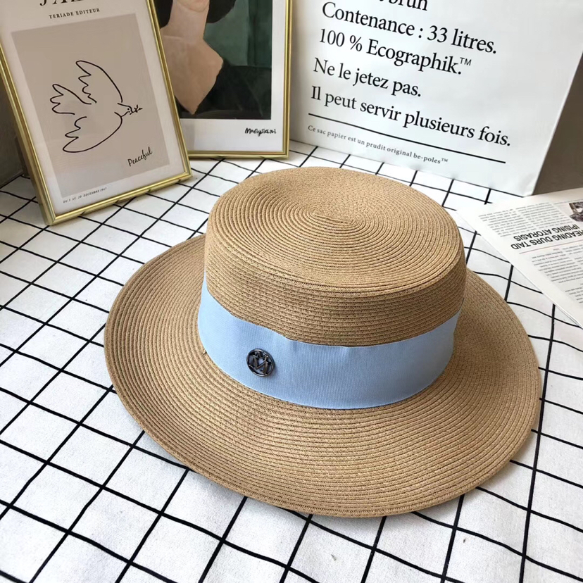 Colour ribbon with finned straw hat