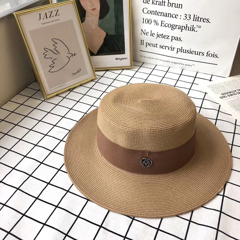 Colour ribbon with finned straw hat
