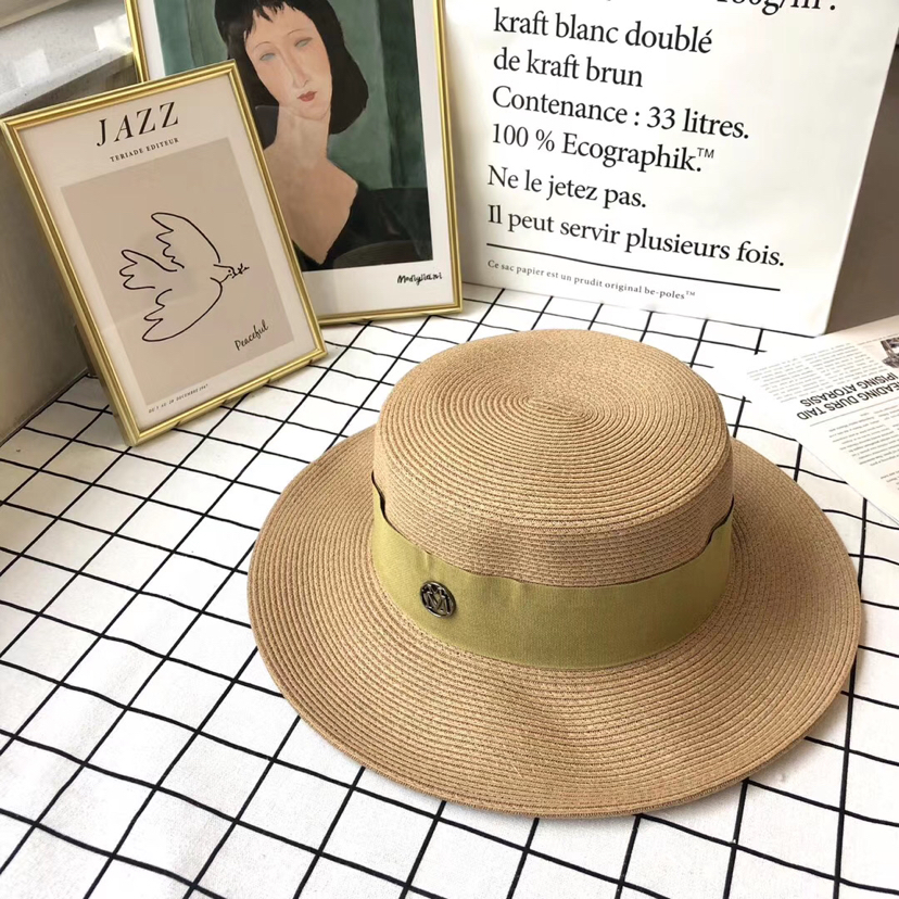 Colour ribbon with finned straw hat