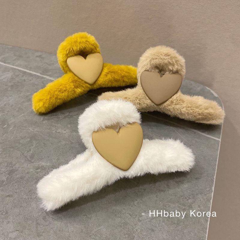 Xinlige Korean Autumn and Winter New Love Fur Catch Gap Former Red Imitation Fur Plush Barrettes Shark Claw Hairpin