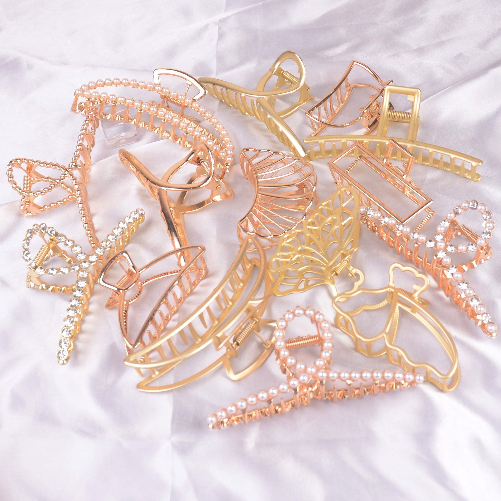Hair Claw Korean Large Grabber Clip Headdress Female Korean Pearl Barrettes Temperament Alloy Shark Clip Pearl Hairpin