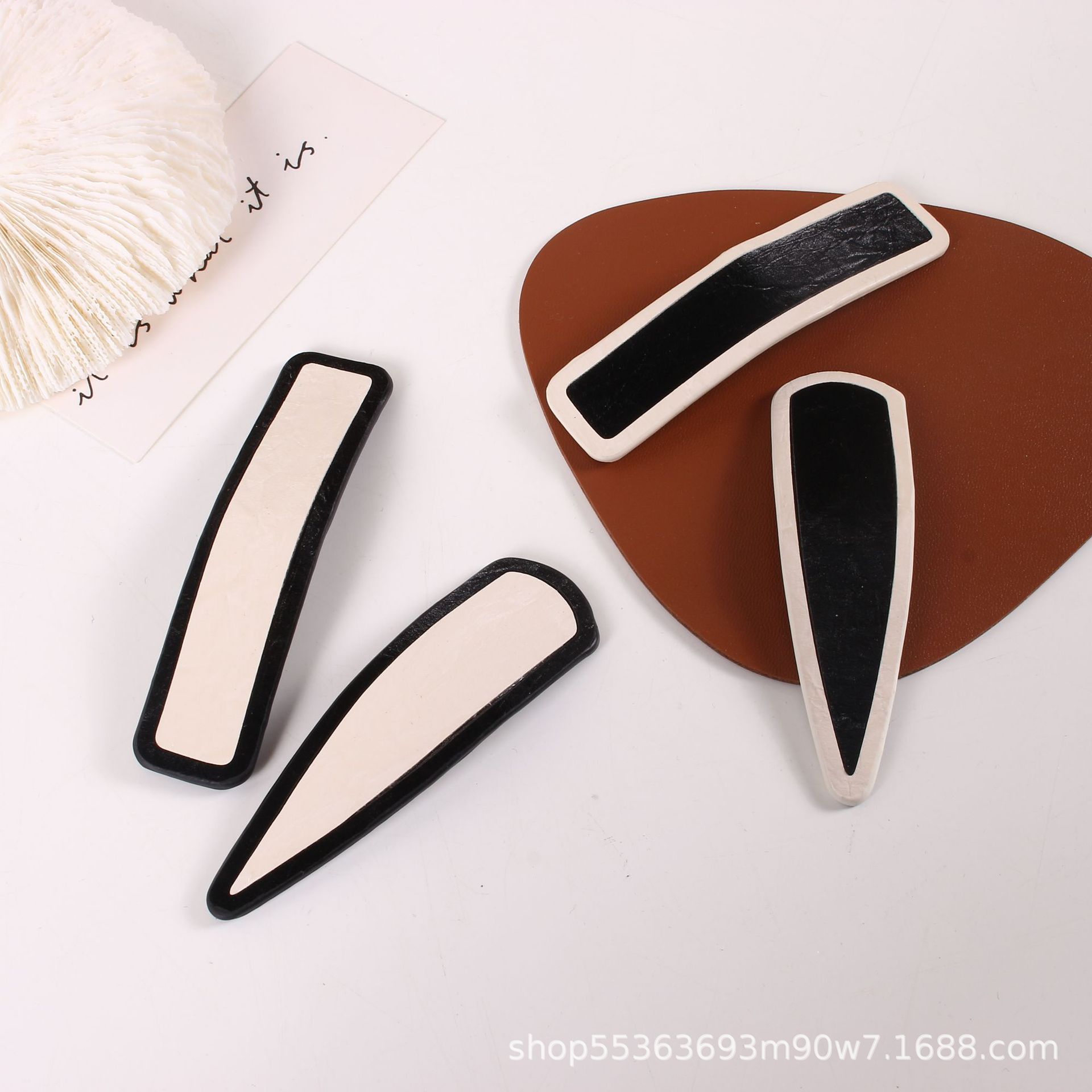Chanel-Style Black and White Classic Leather BB Hairpin Chic Elegant Simple Internet Celebrity Ins Hair Accessories All-Match Leather Hairpin
