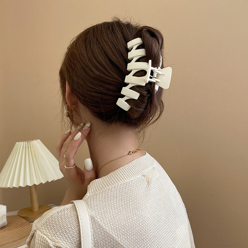 Cute Girl Barrettes Korean Back Head Large Geometric Acrylic Fashion Grip Women Claw Hairpin