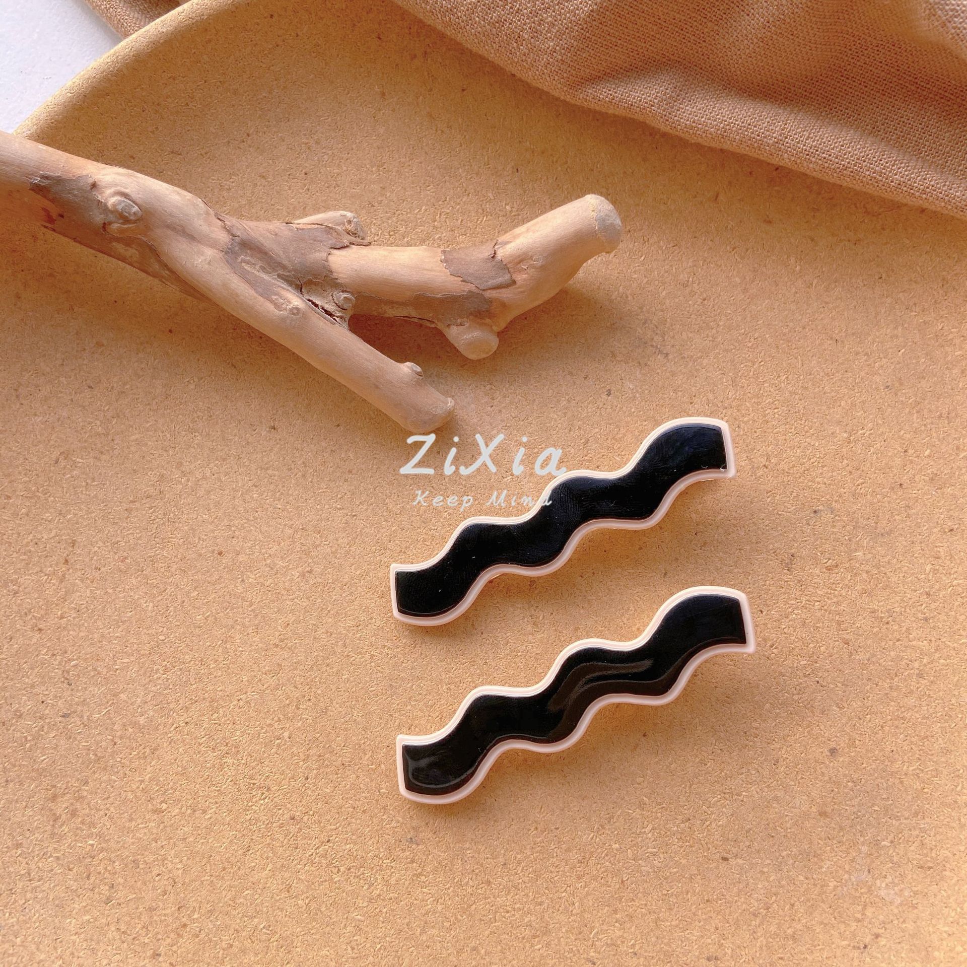 Simple Acrylic Side Clip Black and White Chanel-Style Bang Clip Hepburn Style Temperament Duckbill Clip Daily Hair Clip Hairpin