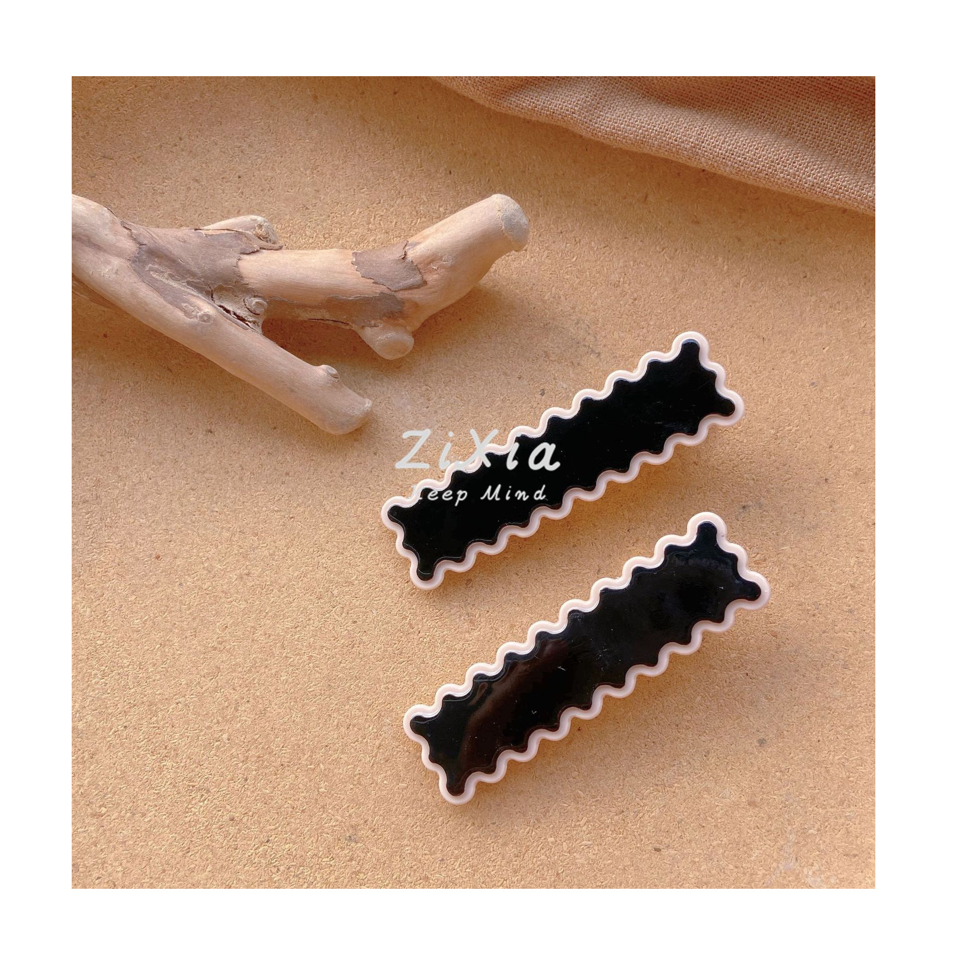 Hepburn Style Acrylic Side Clip Black and White Hairpin Wavy Edge Bang Clip Concave-Convex Chanel-Style Duckbill Clip Word Clip
