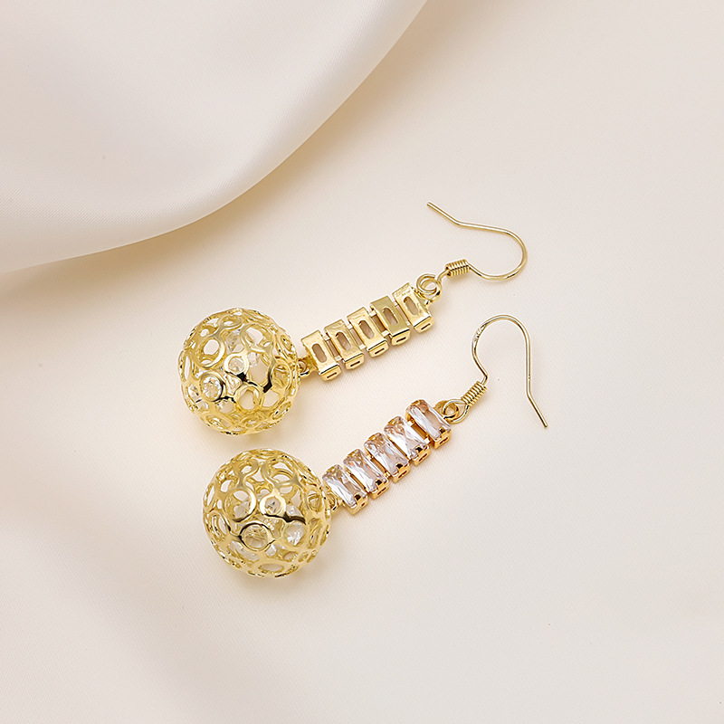 Silver Needle Korean Style New Hot Sale Fashionable Elegant And Expensive Micro-Inlaid Crystal Hollow Crytal Ball Earrings Ear Studs Accessories
