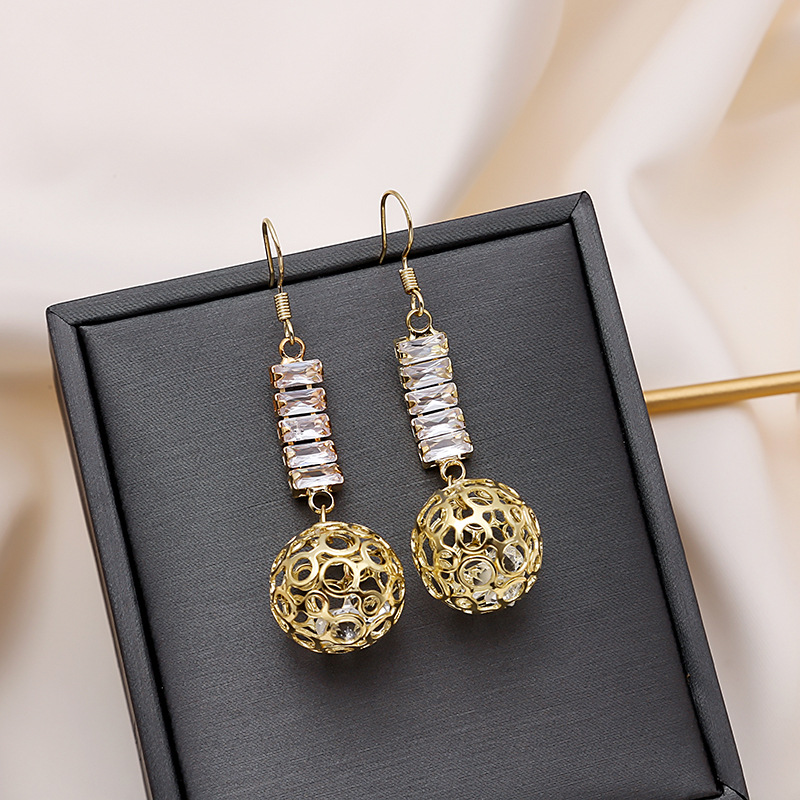 Silver Needle Korean Style New Hot Sale Fashionable Elegant And Expensive Micro-Inlaid Crystal Hollow Crytal Ball Earrings Ear Studs Accessories