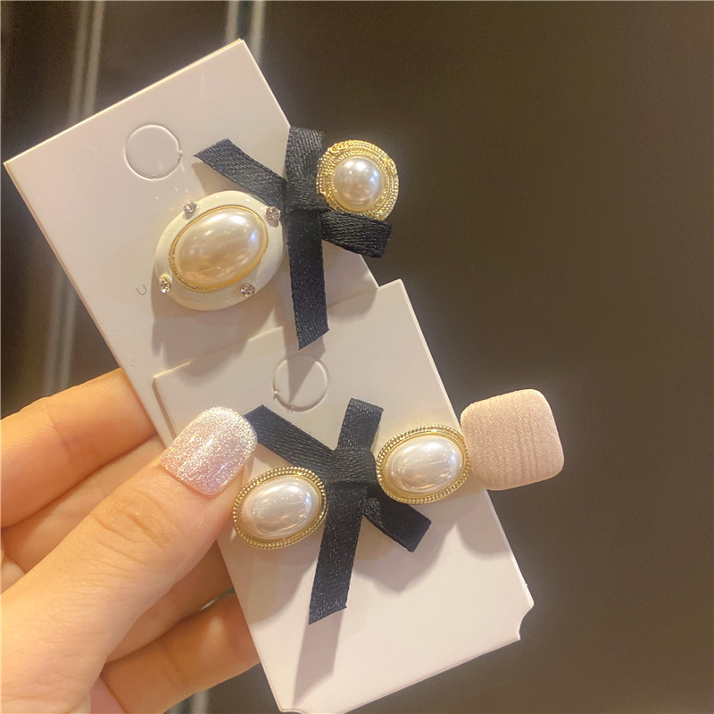 Girl Chanel-Style ~ Minimalist Bowknot Clip Headdress Hairpin Side Retro Bang Clip Forehead Elegant Hair Pin