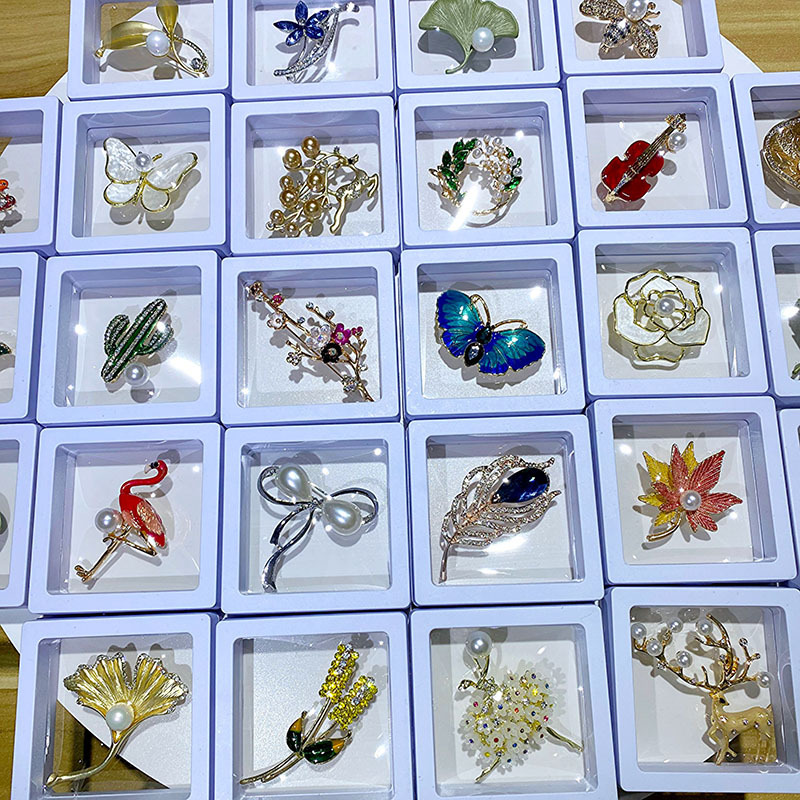 Boxed New High-End Bow Brooch Fashion Wardrobe Malfunction Avoiding Pin Pearl Corsage Accessories Scarf Buckle Gift