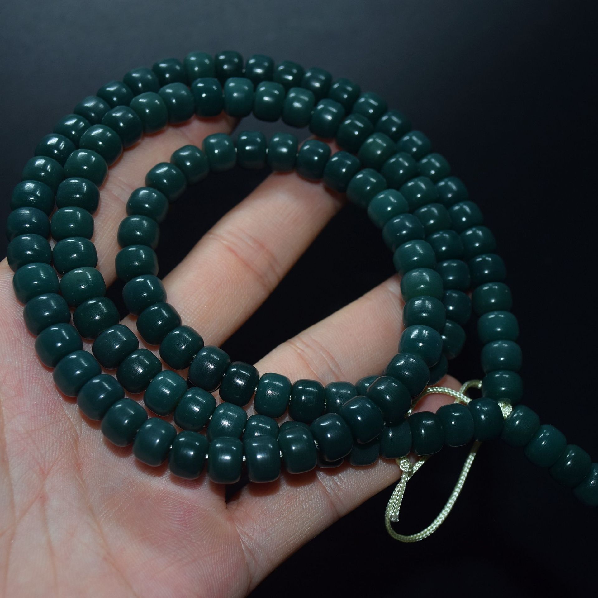 Natural Dark Green Emerald Green Bodhi Root 108 Yin Skin Bodhi Root Barrel Beads Flat round Bead