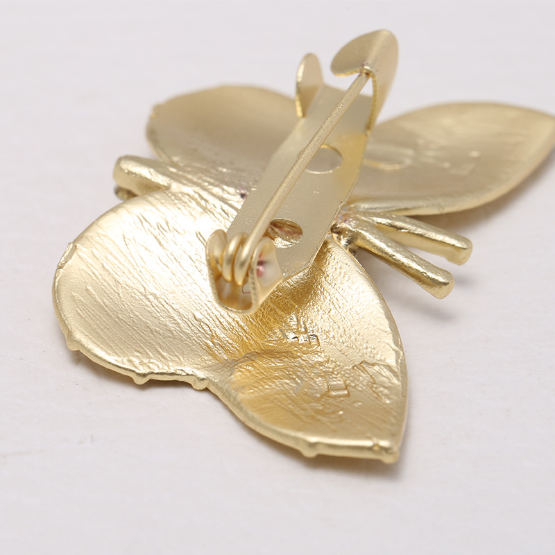 Butterfly matte brooch matte plating pearl brooch dumb gold dumb silver brooch retro coat coat coat brooch