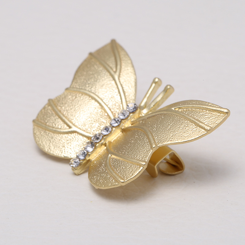 Butterfly matte brooch matte plating pearl brooch dumb gold dumb silver brooch retro coat coat coat brooch