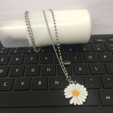 Manufacturers direct cross-border new accessories small Daisy necklace fashion trend small fashion accessories for Couples universal accessories